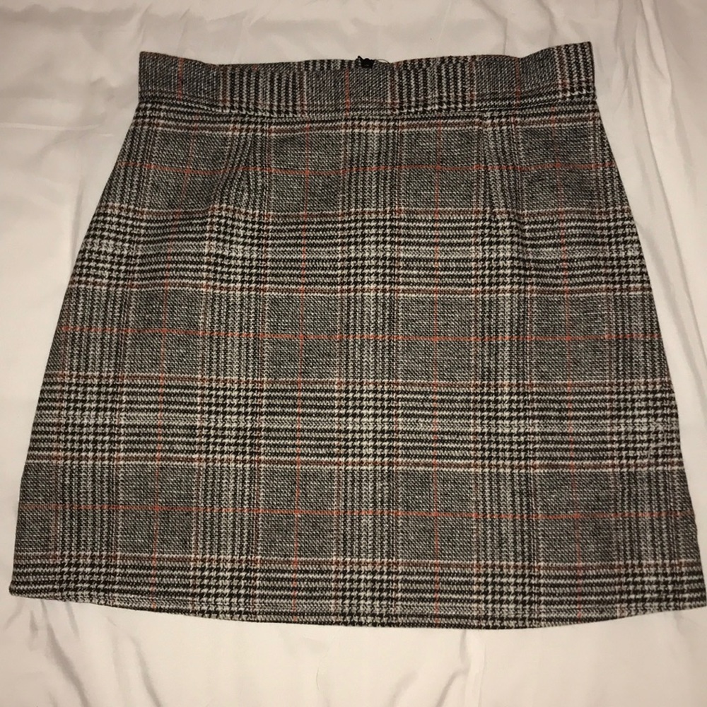 Plaid mini skirt with zipper in the back